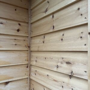 Enkelfals kledning i malmfuru fra Skjåk Trelast